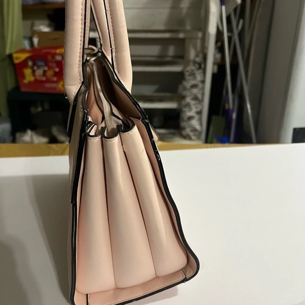 Libby Edelman Purse – Crossbody, Tote, Shoulder Bag, & Satchel Style
